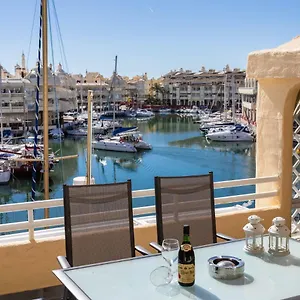 https://magnifico-apartamento-con-vistas-en-puerto-marina.es-andalucia.com